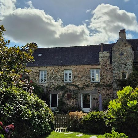 Gite De Charme Au Manoir Du Plessis-Quinquis Sainte-Seve ภายนอก รูปภาพ